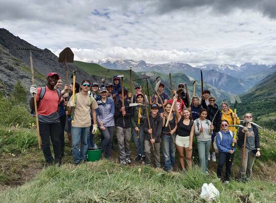 Student group in French Alps doing community service