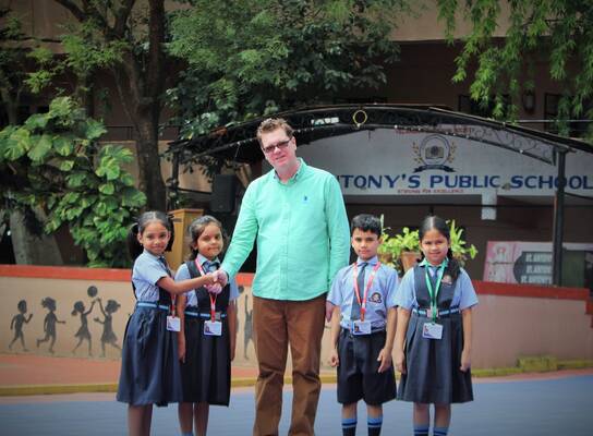 4 young students meeting international Teacher 