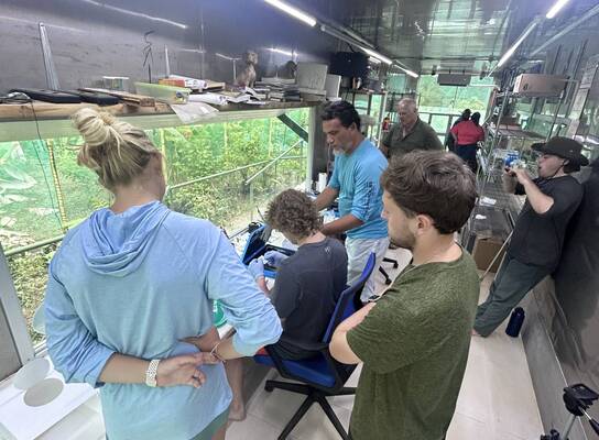 Students working in the Labratory with Faculty