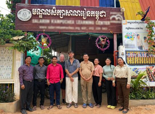 Volunteers and local teachers together at the community school in Siem Reap 🇰🇭📚  People from different countries, cultures, and generations coming together with one shared goal: supporting education, learning from each other, and creating meaningful connections within the local community 💛