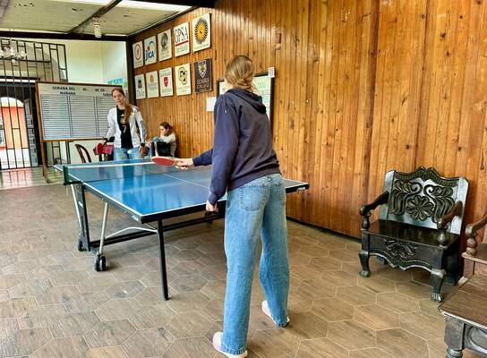 Students connecting and practicing Spanish while playing ping pong during a break at Celas Maya