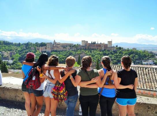 AIFS Abroad students in Granada, Spain