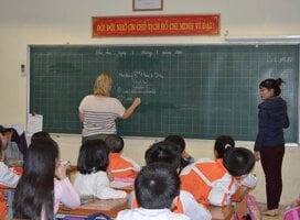 International volunteer teaching English in Hanoi