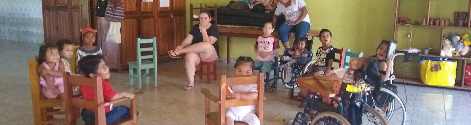Volunteer with Children - Public Health and Medicine with Special Needs Bolivia
