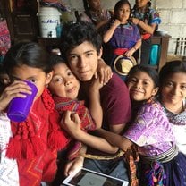 Volunteers and niños