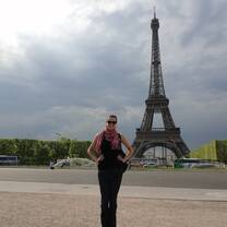 Au Pair in Front of the Eiffel Tower