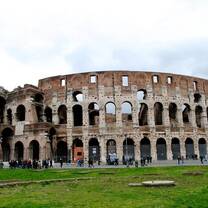 A picture of the Colesseum during the day 