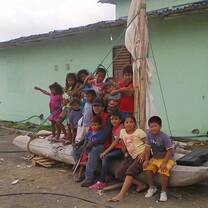 Huancavilcas raft with the children. A woodcraft made by Rurrana