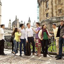 Students talking at Campus Oxford