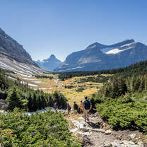 Hiking in Glacier National Park at RIDGE @BurketKniveton