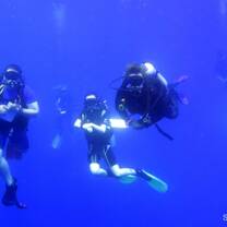 Projects Abroad volunteers on the Conservation project scuba diving in Fiji