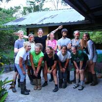 Volunteers in a group photo Ecuador