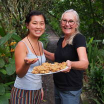 Volunteer and local Ecuadorian
