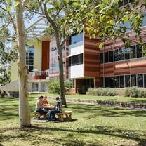 James Cook University (JCU)