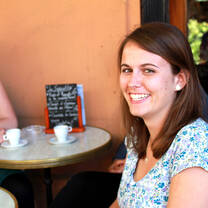 Students at a cafe