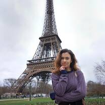 CEA Study Abroad Student in Paris