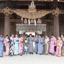 Group of students posing in Japan