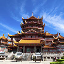 Explore the country while tutoring in China