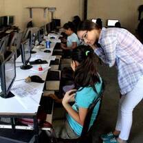 Volunteer in computer class