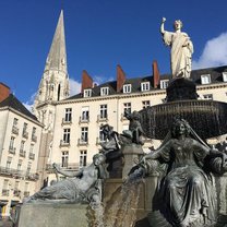 Your walk to school! Place Royale Fountain