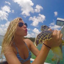 Before tagging the fin of the turtle I snagged a kiss