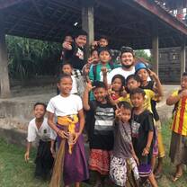 cleaning a local bali temple with children of the program