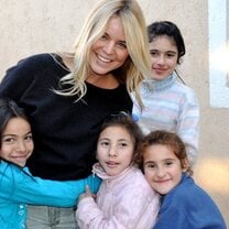 Female volunteer with children in a care project in Argentina