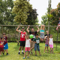 family-volunteer-vacation-costa-rica-discover-corps