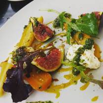 Figs, goat cheese... salad