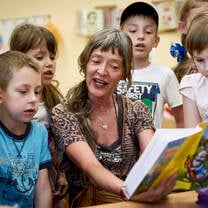 woman teaching kids