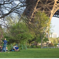Lesson at the Eiffel Tower
