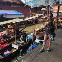 the floating markets in Thiland
