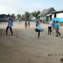 Playing "caracol" with the kids of Puerto Miguel, in the selva (rainforest) region