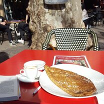 Honey in a crêpe, like a white button-down or a thank you note, is never a bad idea.