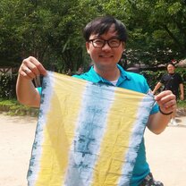 Eddy dyed his own handkerchief 