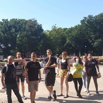 Meet The Crew Start Posing