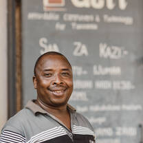 Social Entpreneur Robert - IT training and computer labs for schools