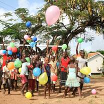 VOLUNTEERS PLAYING BALLONS WITH THE KIDS