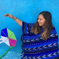 Learning about textile design and indigenous art is a creative way that students deepen their learning while traveling