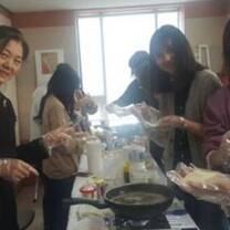 korean girls eating korean noodles