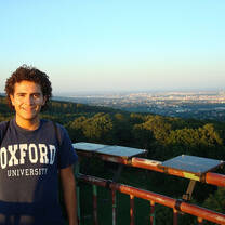 Male student wearing an Oxfod t-shirt 