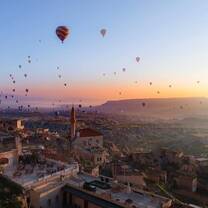too many hot air balloon