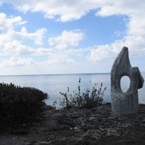 Scuplture on the cliff at Cocodrilo