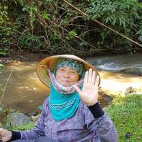 lady waving her hands
