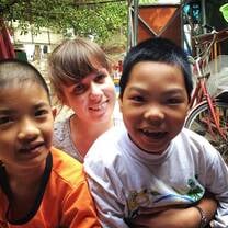 Volunteer with Vietnamese children with special needs