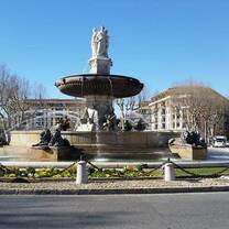 One of the many amazing fountains in Aix.