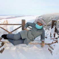 Relaxing on a snow covered bench atop the Lena Pillars