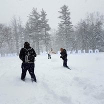 It’s snowing 