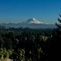 View of Mount Rainier from GRC´s campus.