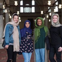 Students sightseeing